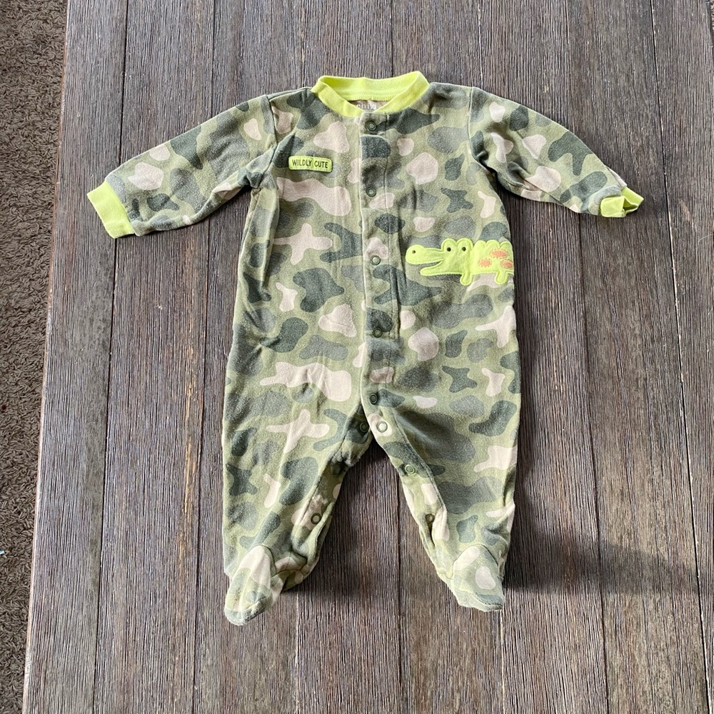 4/$20 Carter’s footie pajamas